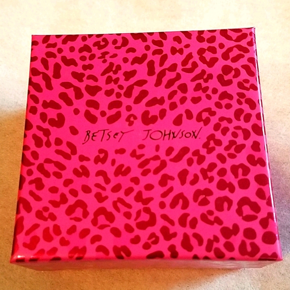 NWT.  Betsey Johnson Crowned Skull Drop Earrings - Picture 4 of 4